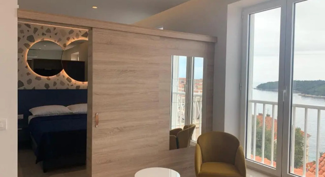 Апартаменты с балконом и с видом на море Villa Leoni