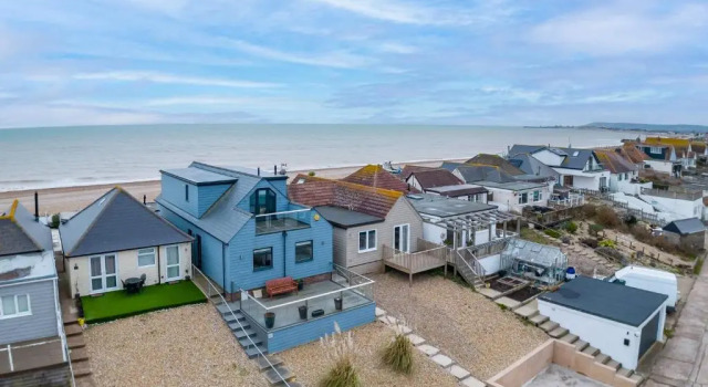 Вилла Beach View Breeze Family Holiday Home on the Shore