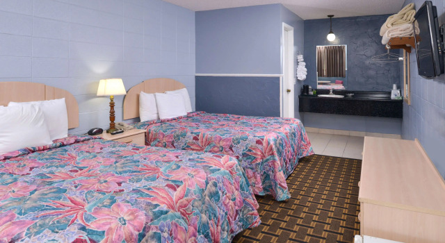 Четырёхместный люкс Americas Best Value Inn & Suites Branson - Near the Strip
