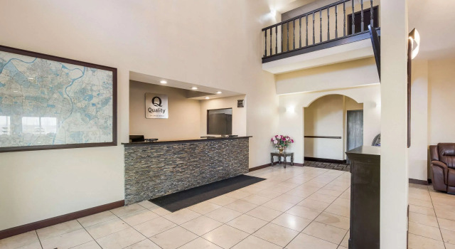 Quality Inn & Suites Caseyville, 예약 호텔 케이시빌 일리노이