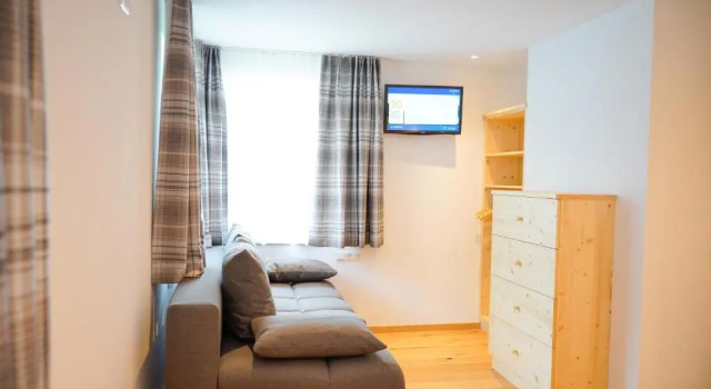 Haus Astrid, Rezerwuj Hotel Hotele w Tyrol z parkingiem, Parking