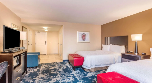 Четырёхместный номер Standard Hampton Inn & Suites Madison Downtown