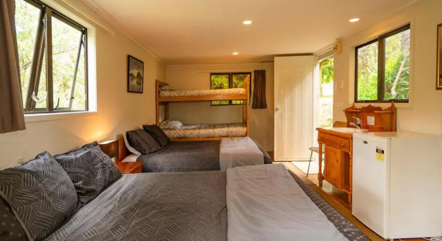 At Cathedral Cove - Hahei Holiday Home, Забронировать Отель Хахей Coromandel Peninsula, рядом с Cathedral Cove