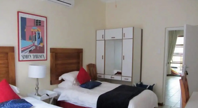 Кровать в общем номере The Guest House Pongola