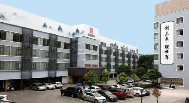 Chuanglian Guopei Zhongxin Hotel, Rezerwuj Hotel Hotele w Nanning z parkingiem, Parking