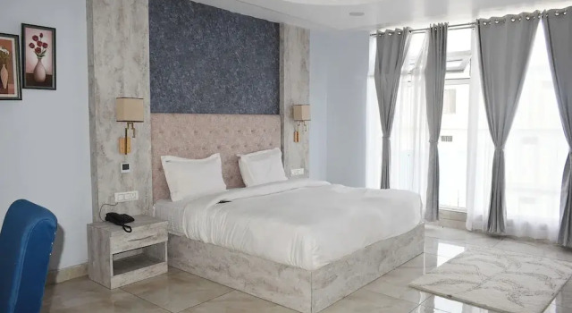 Номер Executive Country Ambience Hotel By Jags City Mall