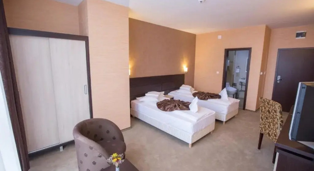 Hotel Meliss, Varaa Hotelli Hotellit Dolj aamiaisella, Aamiainen