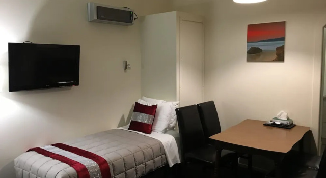 Апартаменты Executive Colonial Lodge Motel