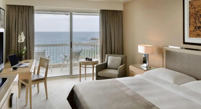 Двухместный номер Deluxe с видом на море Mövenpick Hotel Beirut