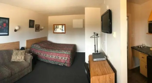 Двухместная студия Deluxe New Country Motel