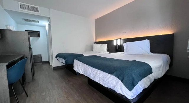 Четырёхместный номер Deluxe Motel 6-Bakersfield, CA - South