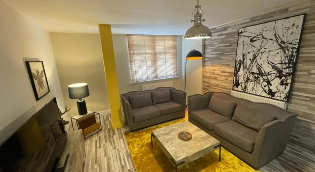 Central Apartment - Moderna