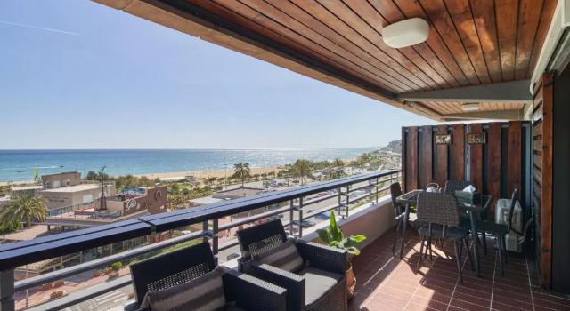 Апартаменты Elegant apt 4 pax 1 min from the beach with Wifi