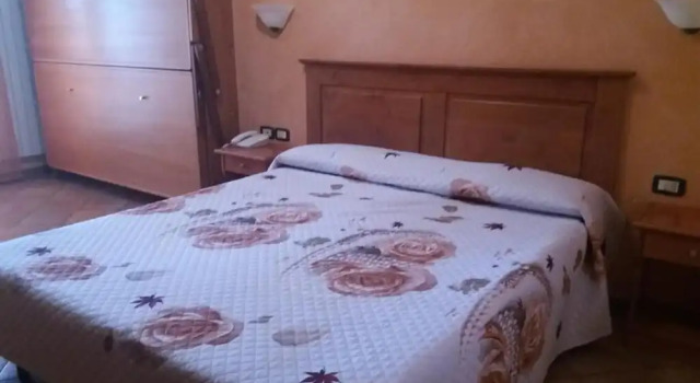 Hotel LA LOGGIA, Book Hotel Hotels in Abruzzo with Parking, Parking