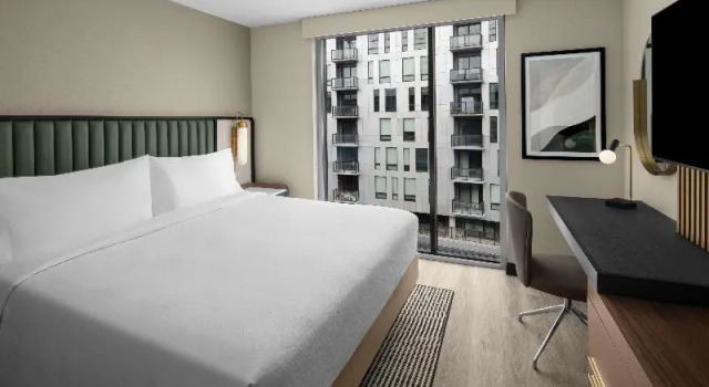 Двухместный люкс Embassy Suites By Hilton Madison Downtown