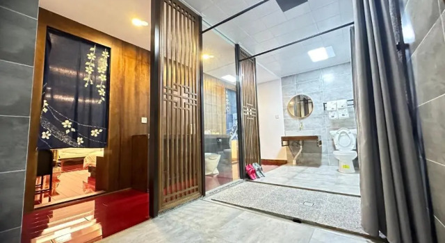 Семейный люкс с балконом Dali Qingxin Garden Courtyard Hotel