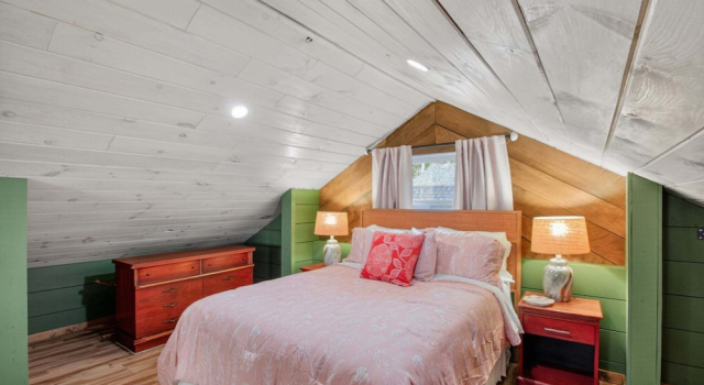 Коттедж c 1 комнатой Modern Arts District Loft With Boat Parking 1 Bedroom Cottage