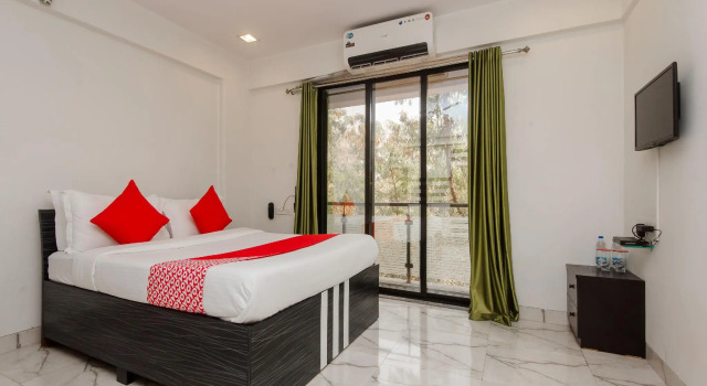 OYO 11951 Vatsala Suites