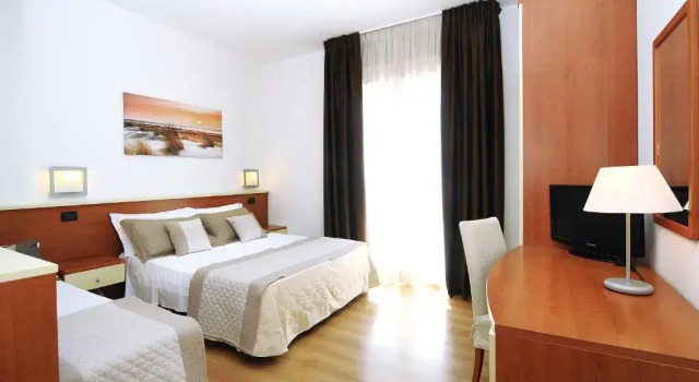 Трёхместный номер Standard с балконом и с видом на море Hotel Levante