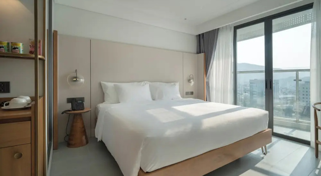 Двухместный номер Deluxe с балконом и с видом на город Ador Hotel & Spa Quy Nhơn