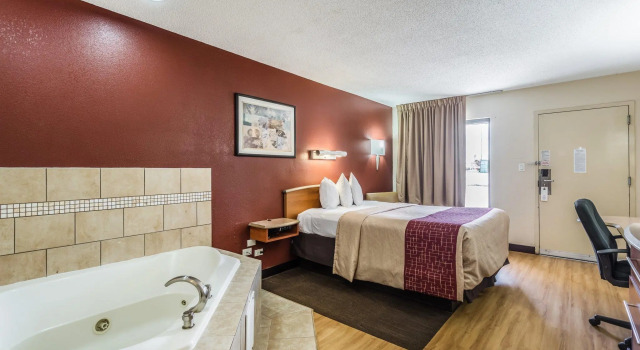 Двухместный номер Deluxe Red Roof Inn Bowling Green