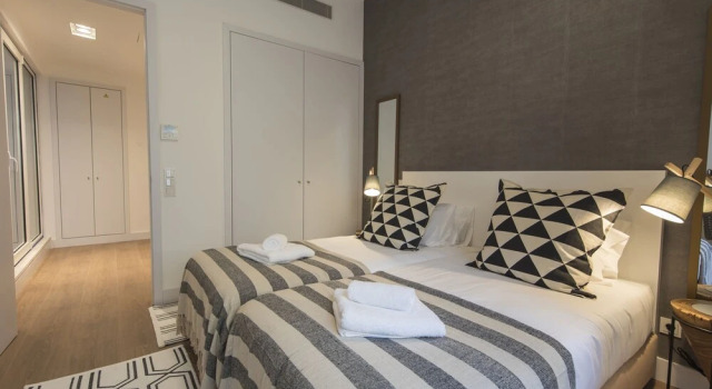 Апартаменты High Ceiling Duplex Apt Cais do Sodre