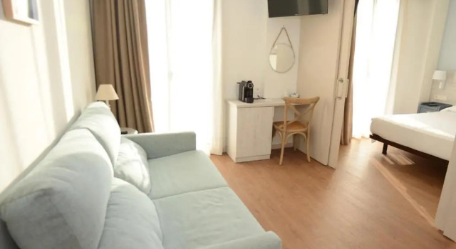 Полулюкс Hotel LEscala Centre