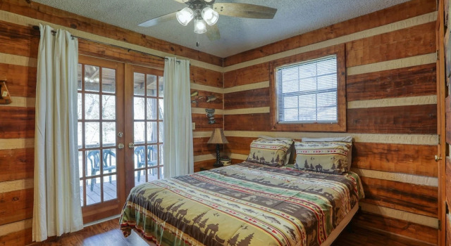 Creekside Memories - 2 Bedrooms, 2 Baths, Sleeps 6 Cabin by RedAwning