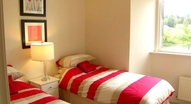 Tay Pearls - River Chambers Apartment