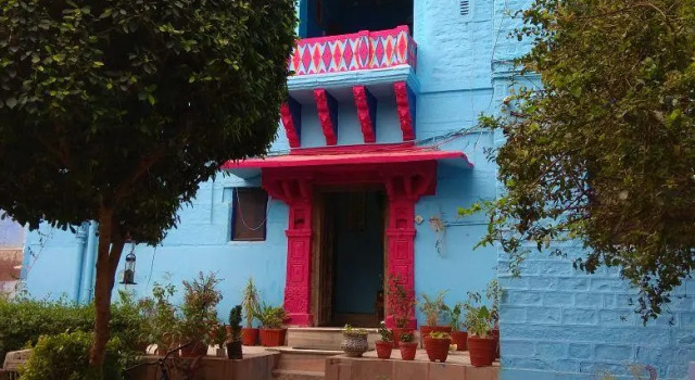 Кровать в общем номере Yogis Guest House