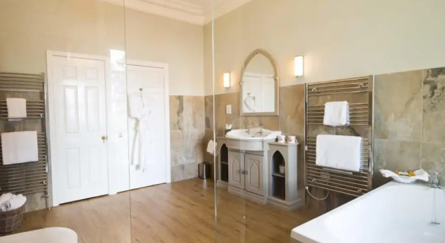 Номер Luxury The Burgoyne - Stunning Hotel with Amazing Views and Impeccable Service