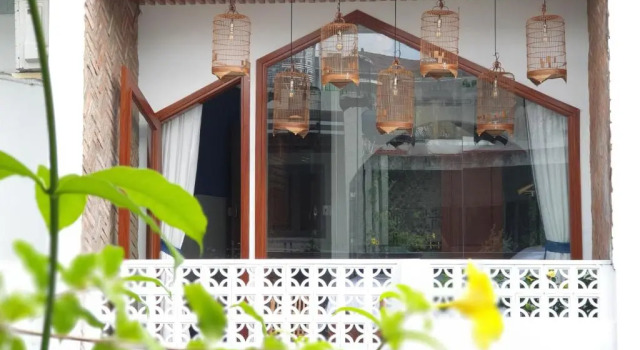 Коттедж Vintage 1980s Saigon Private House with Rooftop Dining Room in Prime City Central District