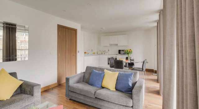 Spacious Two Bed w Balcony in Heart of Shoreditch