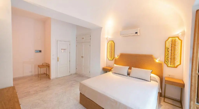 Полулюкс Hotel La Chiquita