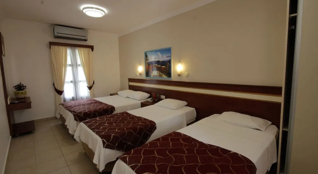Трёхместный номер Standard Amfora Hotel