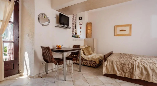 Celine's Place By The Sea, Book Lejlighed Hoteller i Kotor Riviera med parkering, Parkering