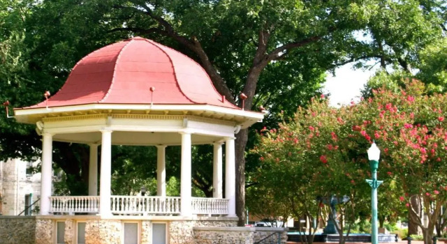 Comal Inn, Забронировать Отель Нью-Браунфелс Greater San Antonio, рядом с Sophienburg Museum &amp; Archives