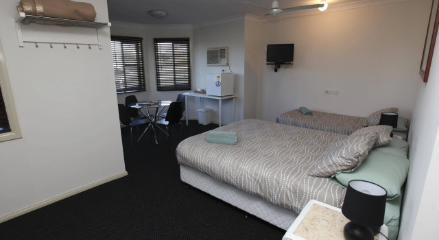 Across Country Motor Inn, Забронировать Мини-отель Даббо Central West NSW, рядом с Dundullimal
