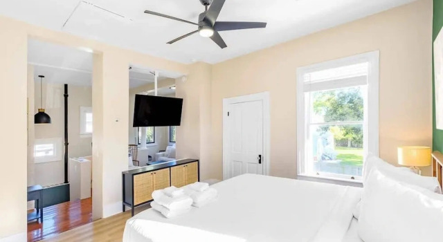 Апартаменты Aerie Loft: Cozy 1-bedroom Retreat in Biloxi, Perfect for Couples!