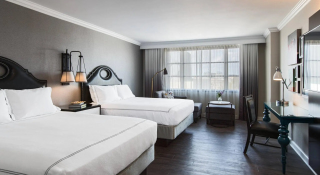 Четырёхместный номер Executive The Lindy Renaissance Charleston Hotel