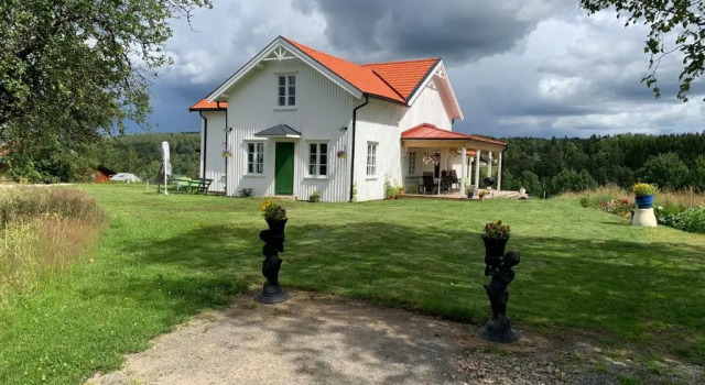 Коттедж Rustic Luxury Lakeside House - Transformed Chapel