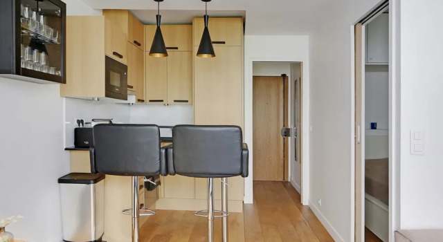 Апартаменты Modern Brunel Classic 1 Bed Apt With Balcony in Paris