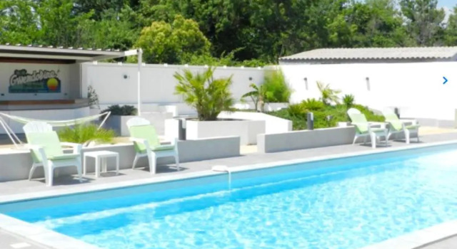 Maison de 2 chambres avec piscine partagee jardin clos et wifi a Ghisonaccia, Rezerwuj Hotel Hotele w Korsyka z parkingiem, Parking