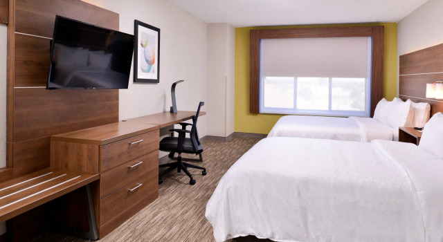 Четырёхместный номер Standard Holiday Inn Express & Suites Selma by IHG