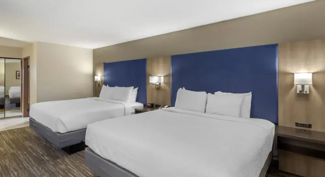 Люкс SureStay Plus Hotel by Best Western Price