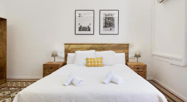 Трёхместный номер Superior с балконом Hostal Girona