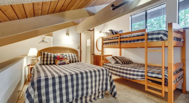 Mammoth Lakes Condo ~ 5 Mi to Mammoth Mtn!, Забронировать Апартаменты/квартира Маммот-Лейкс Маммот, рядом с Поле для гольфа Snowcreek