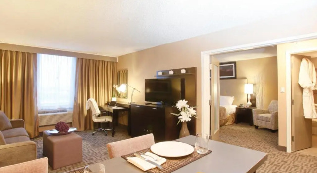 Номер Deluxe Pomeroy Hotel & Conference Centre