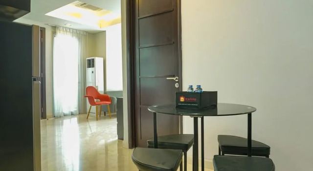 Modern and Stylish 2BR at The Empyreal Apartment, Забронировать Апартаменты/квартира Отели Джакарты с парковкой, рядом с Торговый центр Epicentrum Walk, Парковка