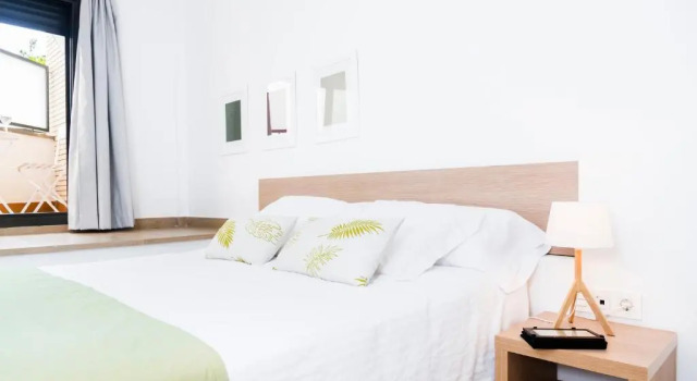 Апартаменты Feelathome Plaza Apartments